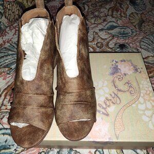 Very G size 10 shoes